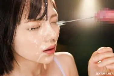 Air mani di wajah model cabul