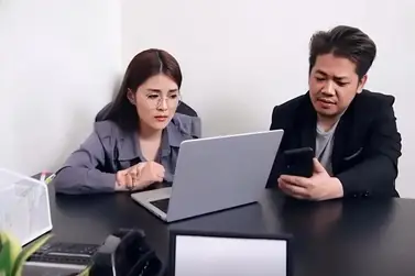 Bokep Cina Sutradara Bodi Montok Digenjot Brutal di Set Syuting