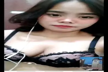 Cewek VCS Pipis Sambil Colmek Memek Basah Becek