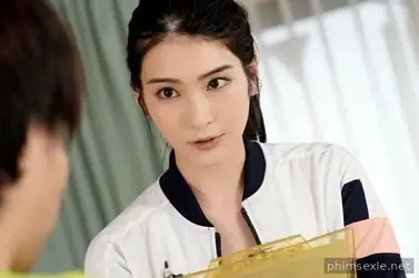 Gurunya yang menarik dan 2 siswa nakal