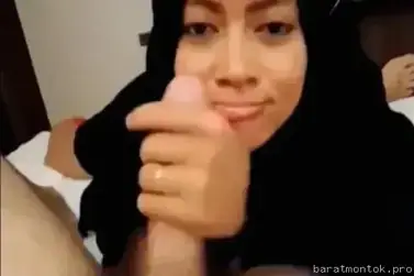 Tante cantik hisap kontol om bule